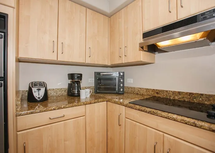 Island Tower 1401 Apartment